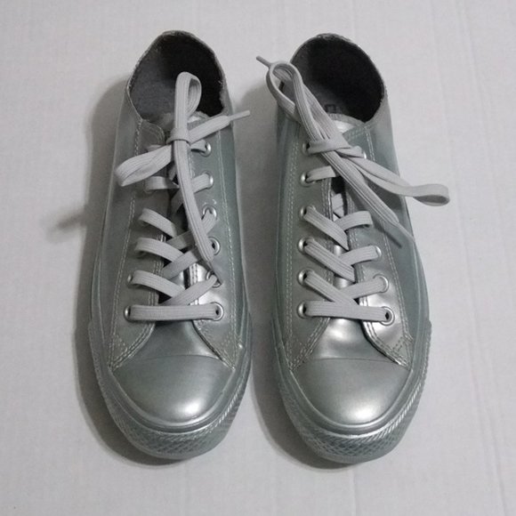 rubber sneakers rain